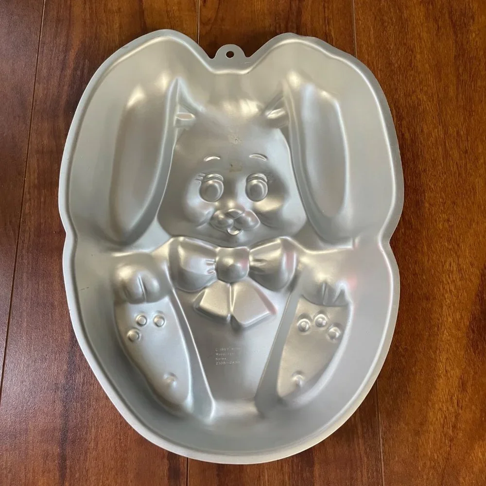 New Vintage 1987 Wilton Sunny Bunny Easter Cake Pan Mold